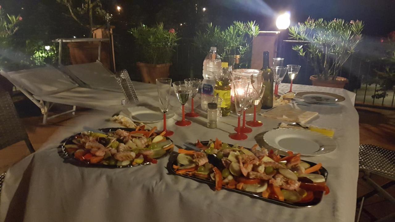 Ferienwohnung La Terrazza Fra Le Torri Lucca Exterior foto