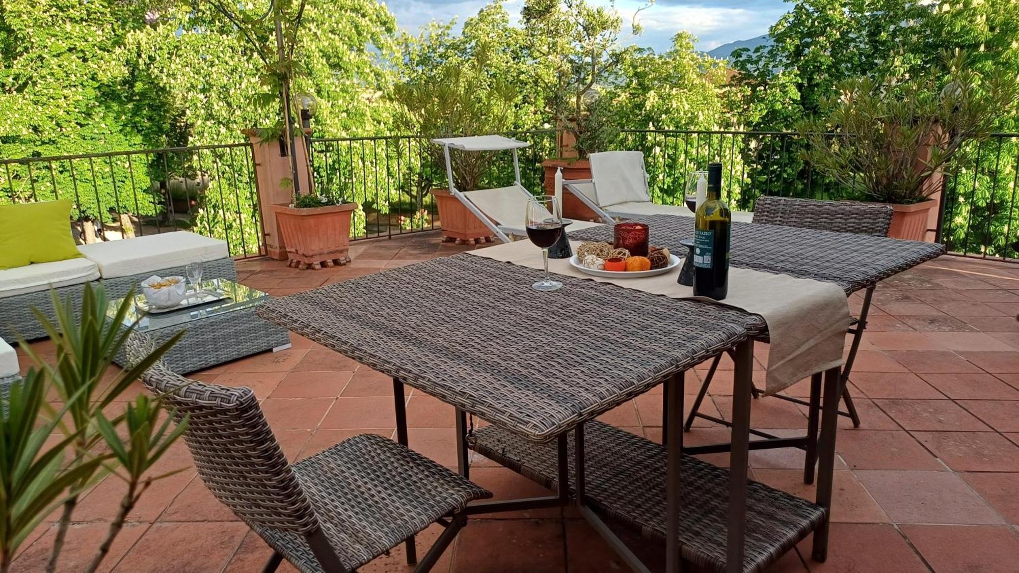 Ferienwohnung La Terrazza Fra Le Torri Lucca Exterior foto