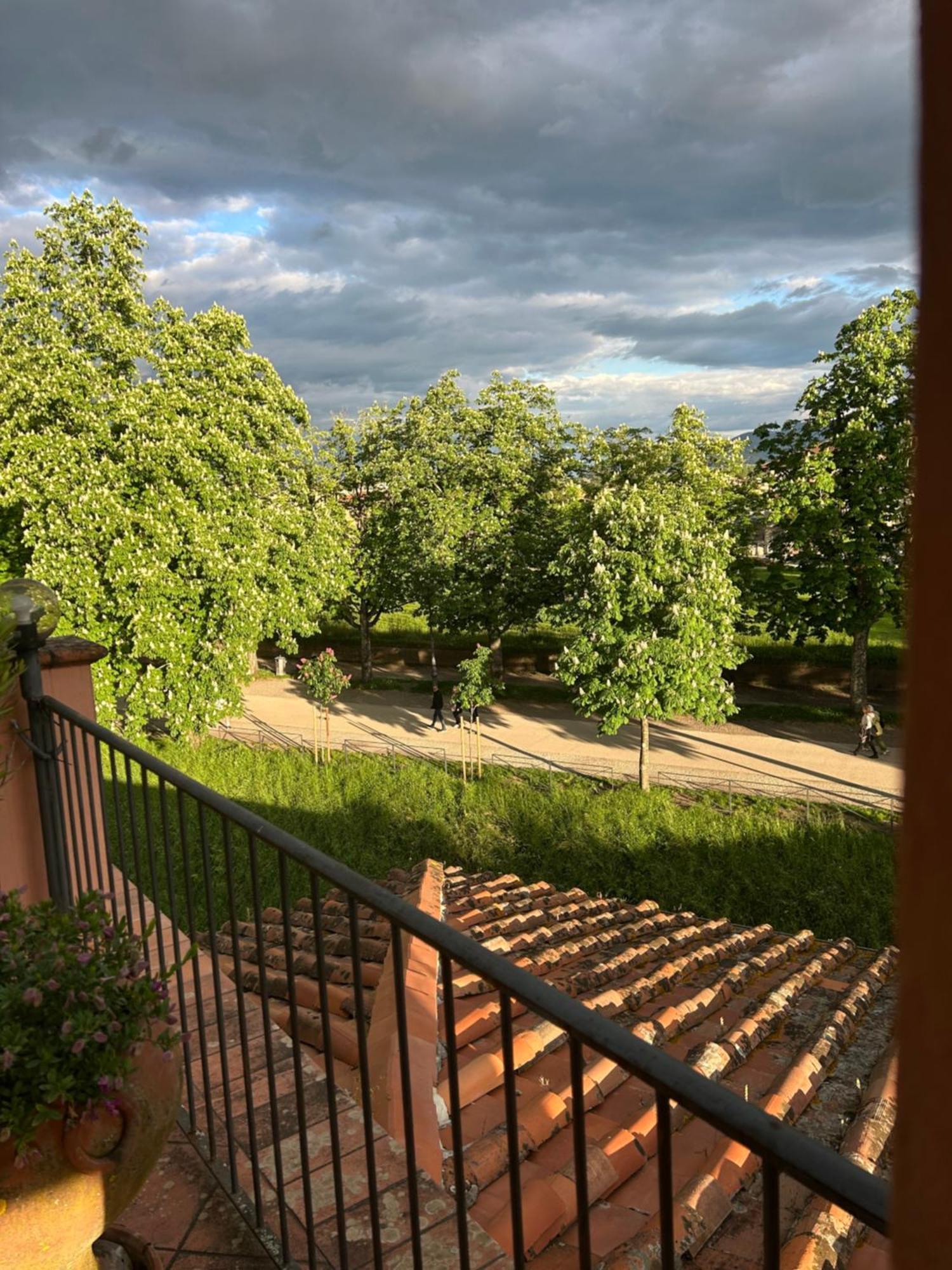Ferienwohnung La Terrazza Fra Le Torri Lucca Exterior foto