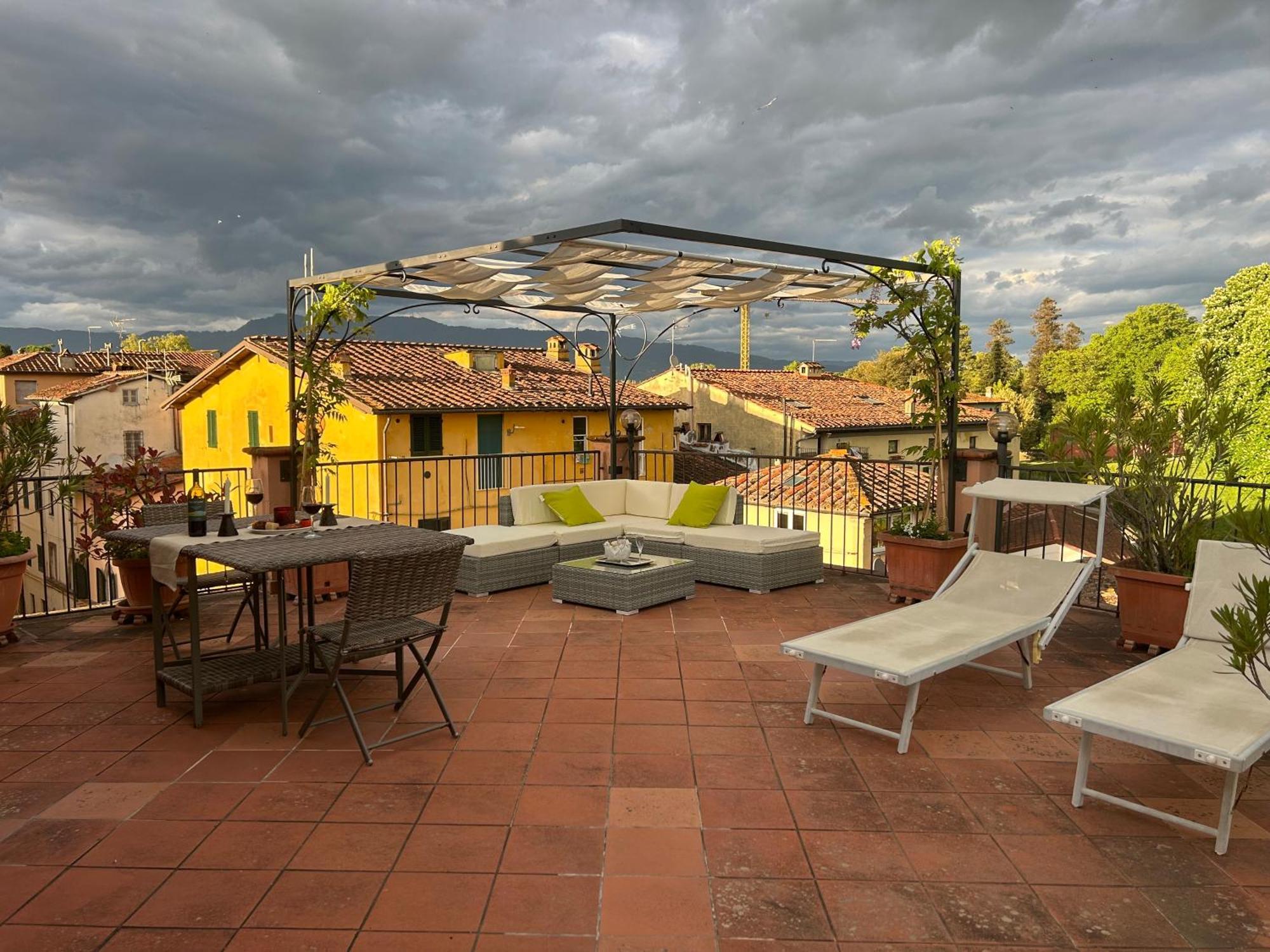 Ferienwohnung La Terrazza Fra Le Torri Lucca Exterior foto