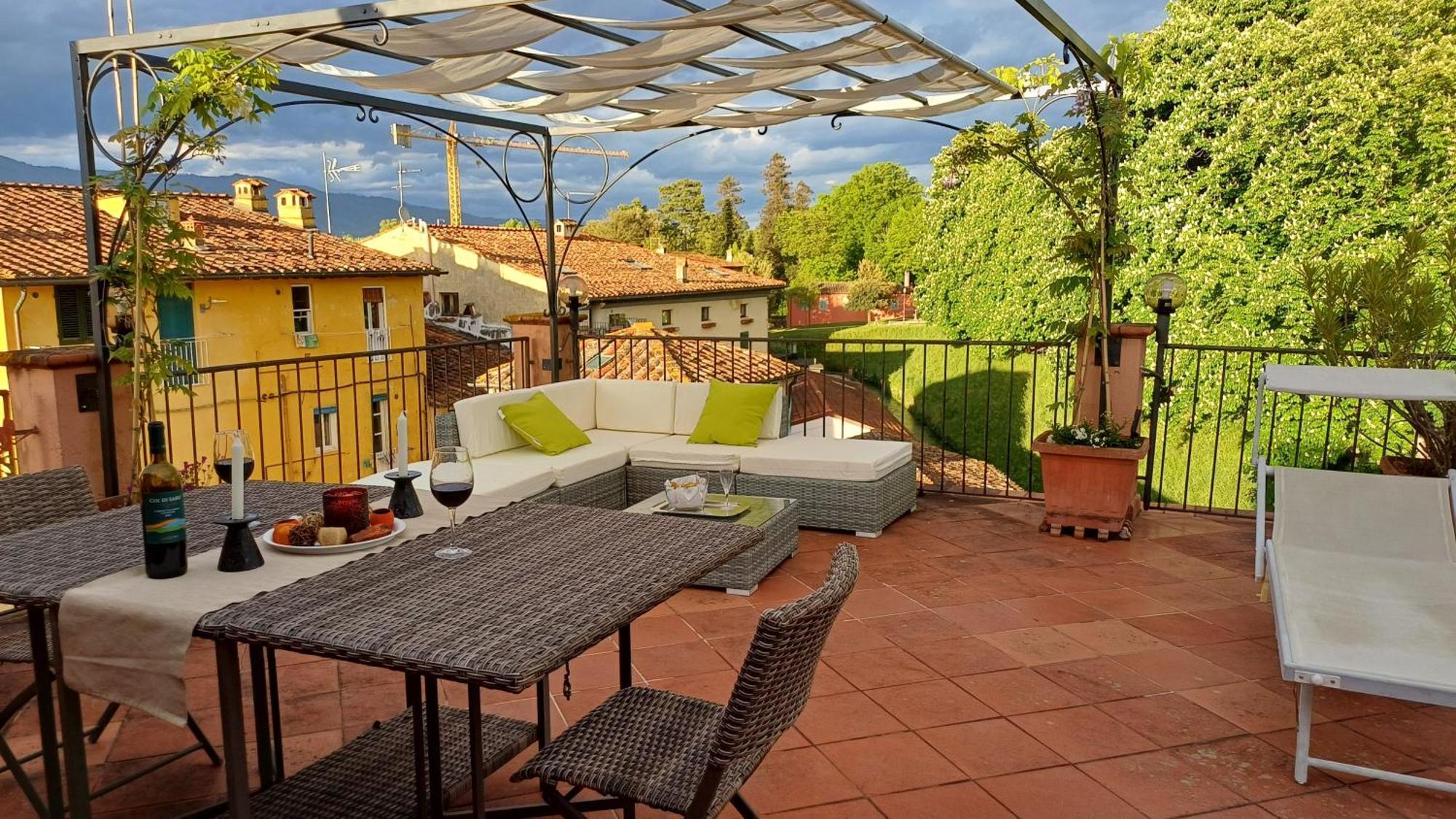 Ferienwohnung La Terrazza Fra Le Torri Lucca Exterior foto
