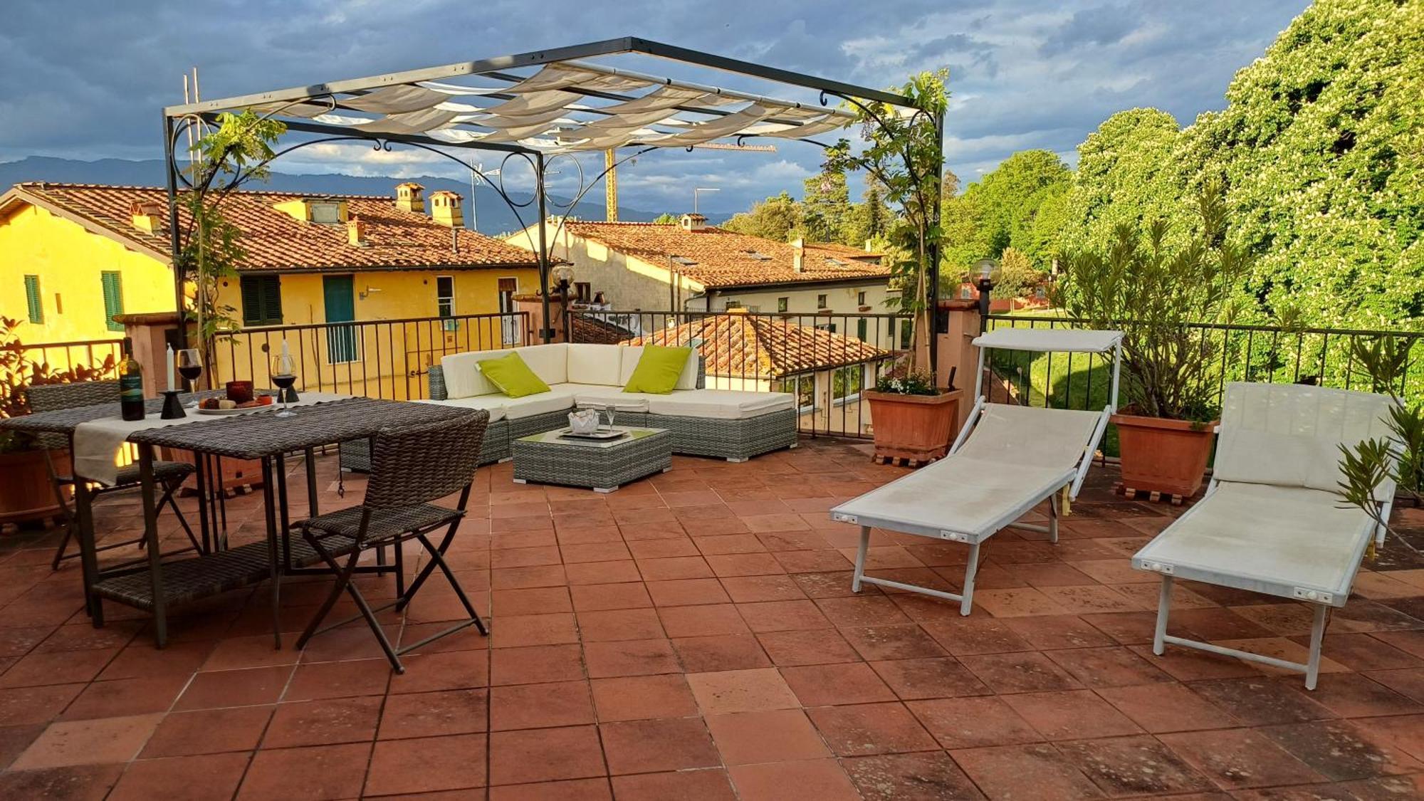 Ferienwohnung La Terrazza Fra Le Torri Lucca Exterior foto