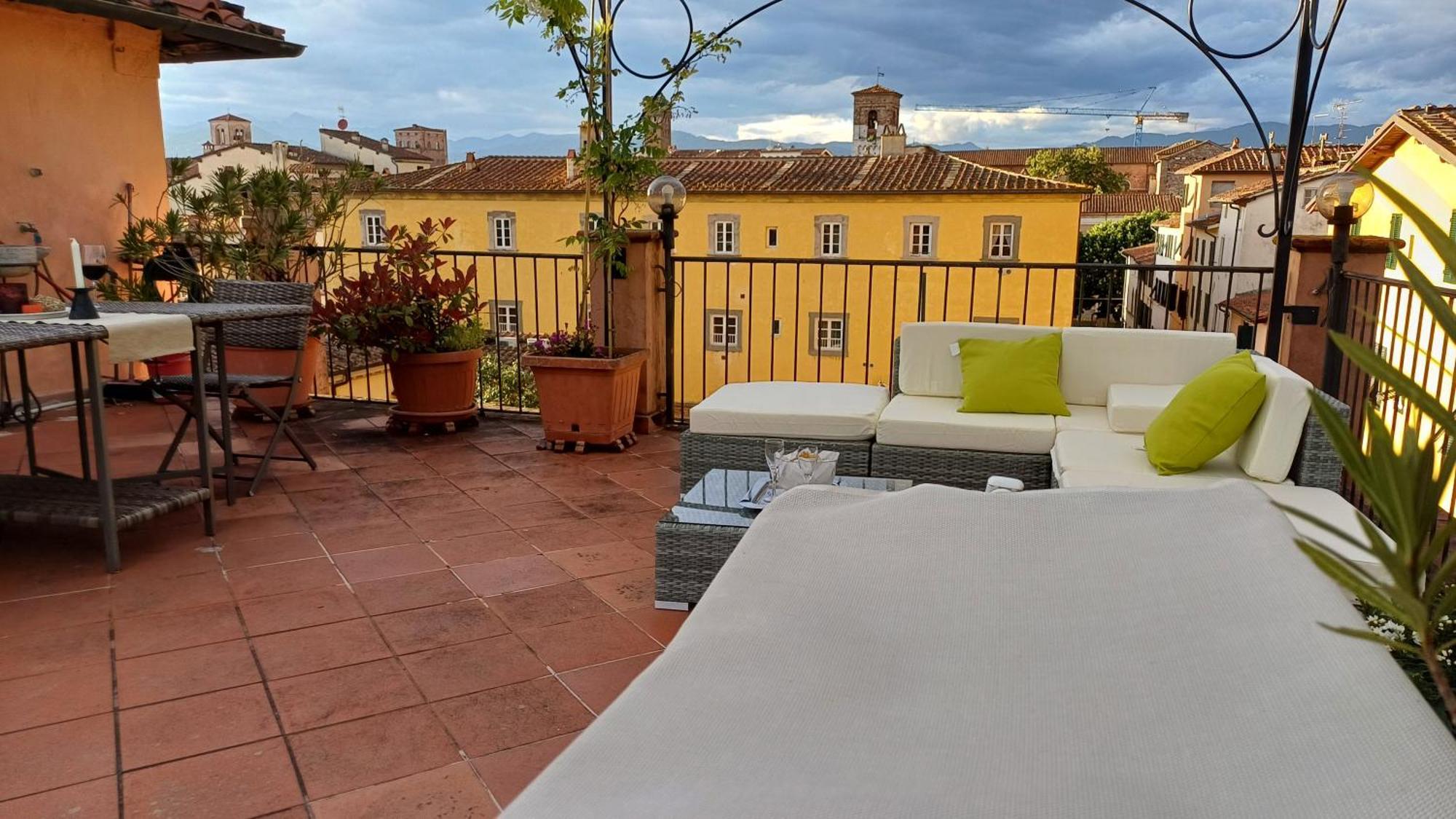 Ferienwohnung La Terrazza Fra Le Torri Lucca Exterior foto