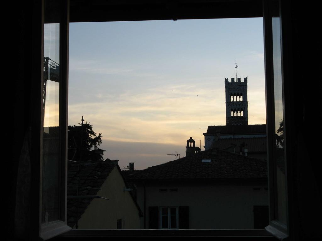 Ferienwohnung La Terrazza Fra Le Torri Lucca Exterior foto